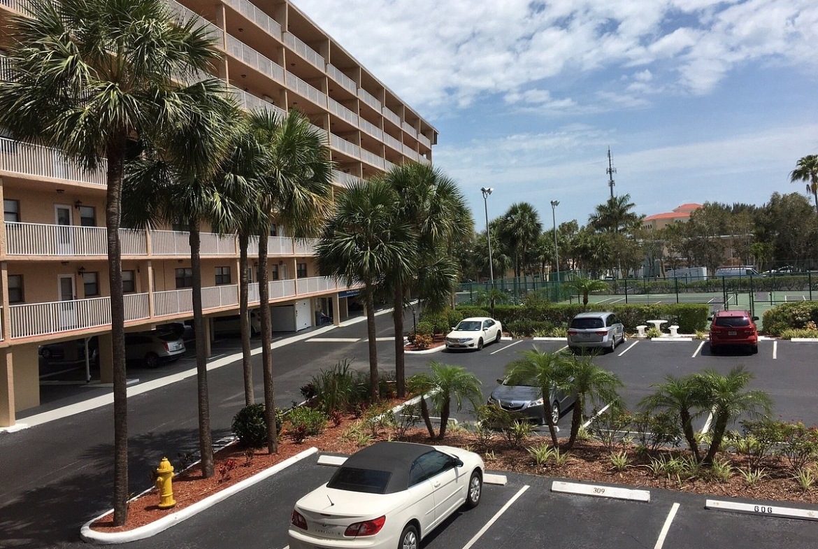 Bay Shores Yacht And Tennis Club