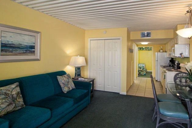 Beach House Golf And Racquet Club living