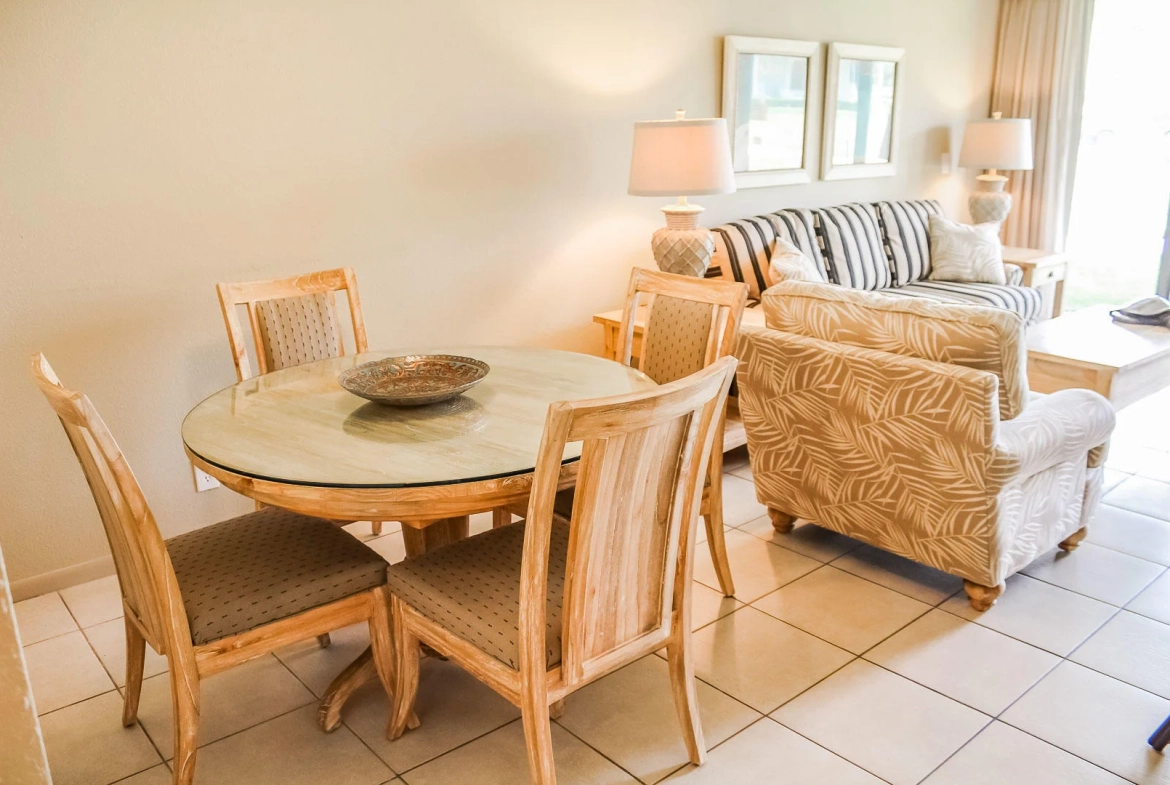Berkshire By The Sea dining area