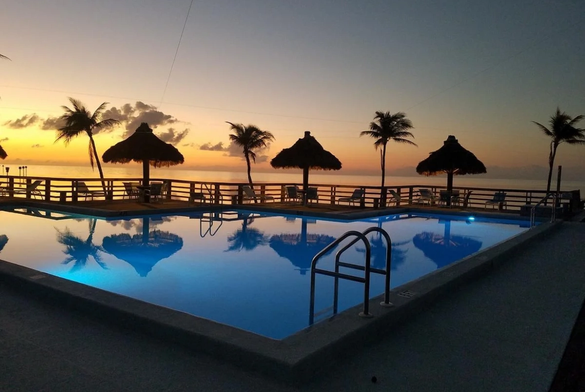 Caloosa Cove Resort pool