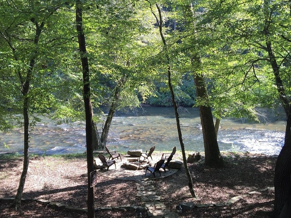 resort river area