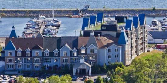 Cranberry Waterfront Suites and Country Club