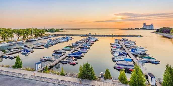 Cranberry Waterfront Suites and Country Club Lake