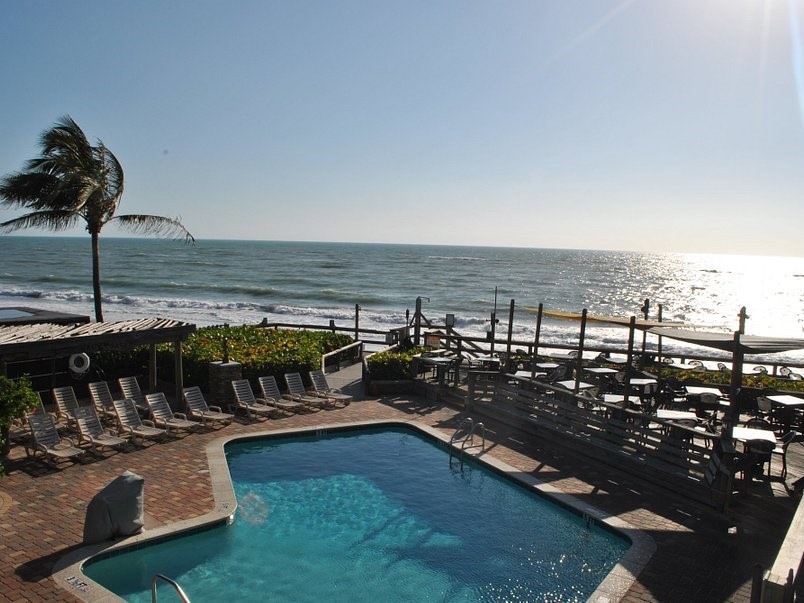 resort pool