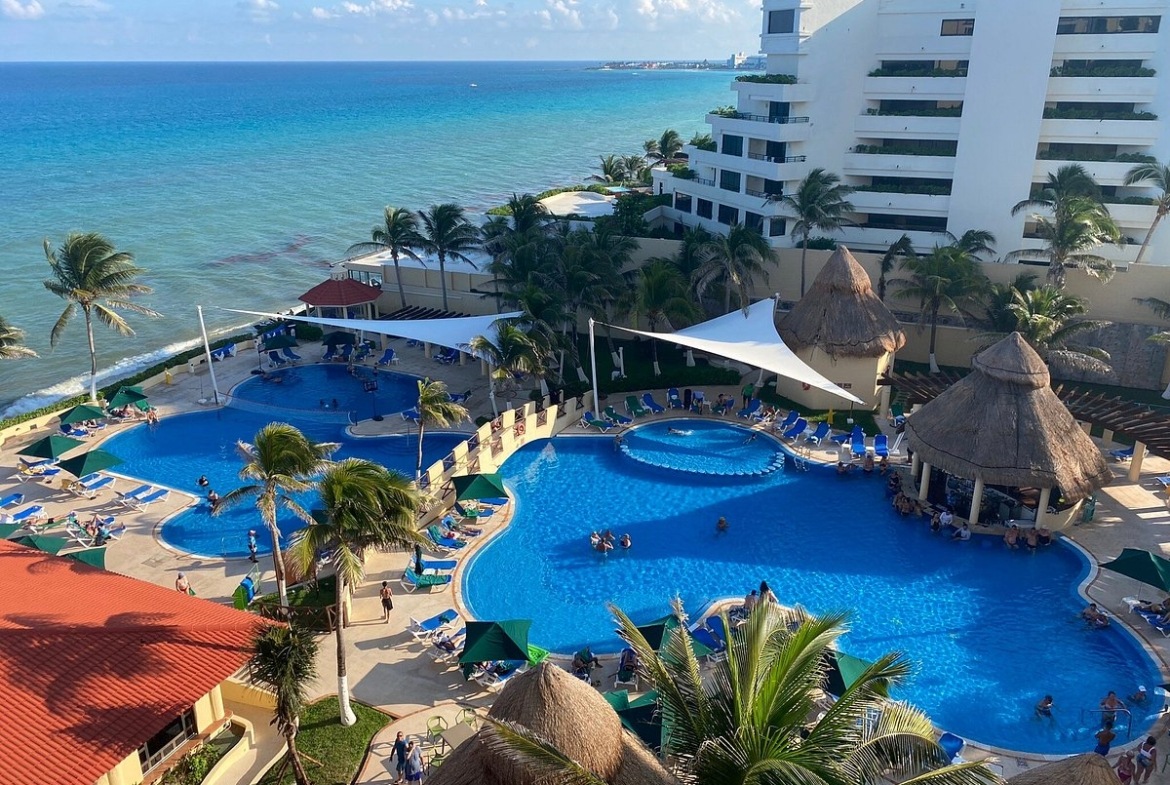 Gr Solaris Cancun lagoon view