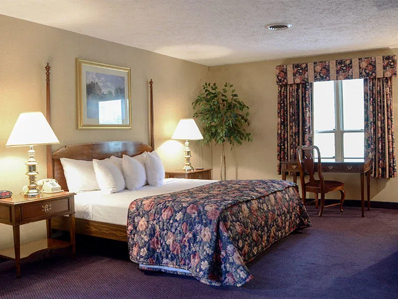Galleria At Split Rock bedroom