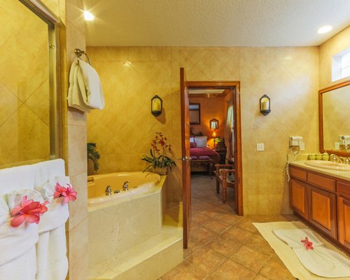 Grand Colony Island Villas bathroom