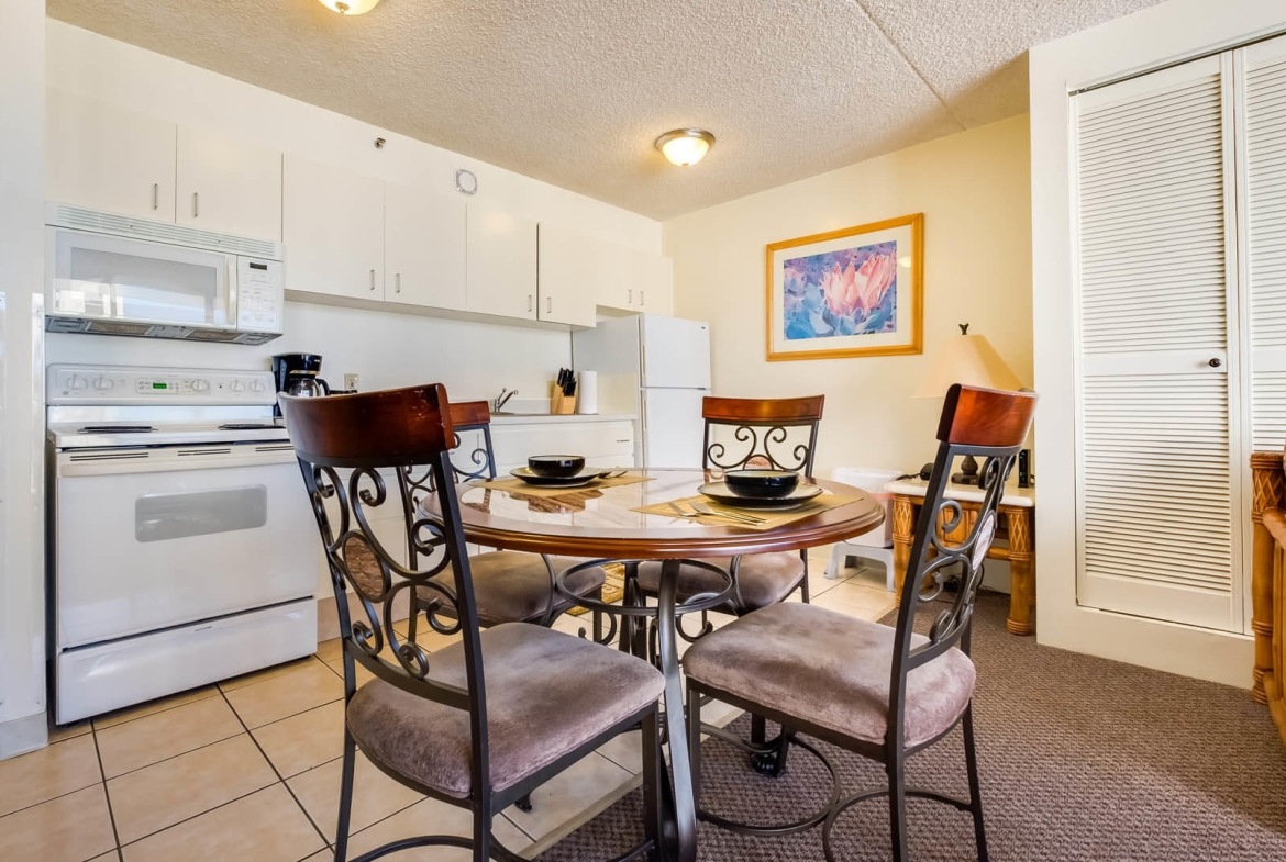 Hawaiian Sun Holidays at The Waikiki Banyan kitchen