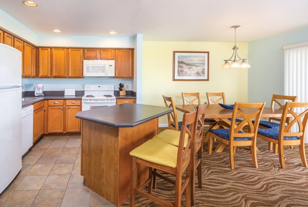 Worldmark Mariner Village Kitchen and Dining Area
