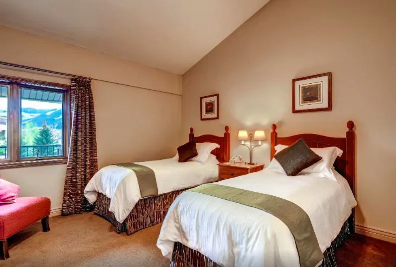 bedroom with two beds