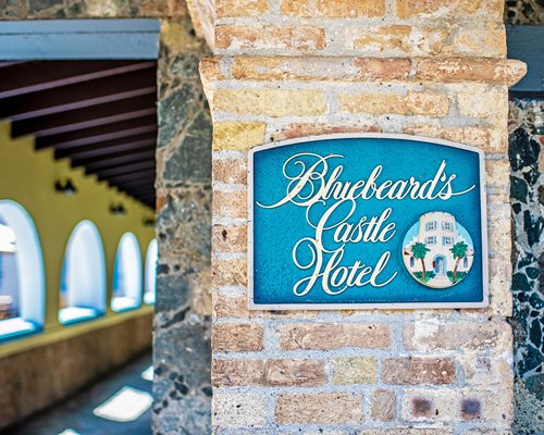 Bluebeard's Castle Pirates sign