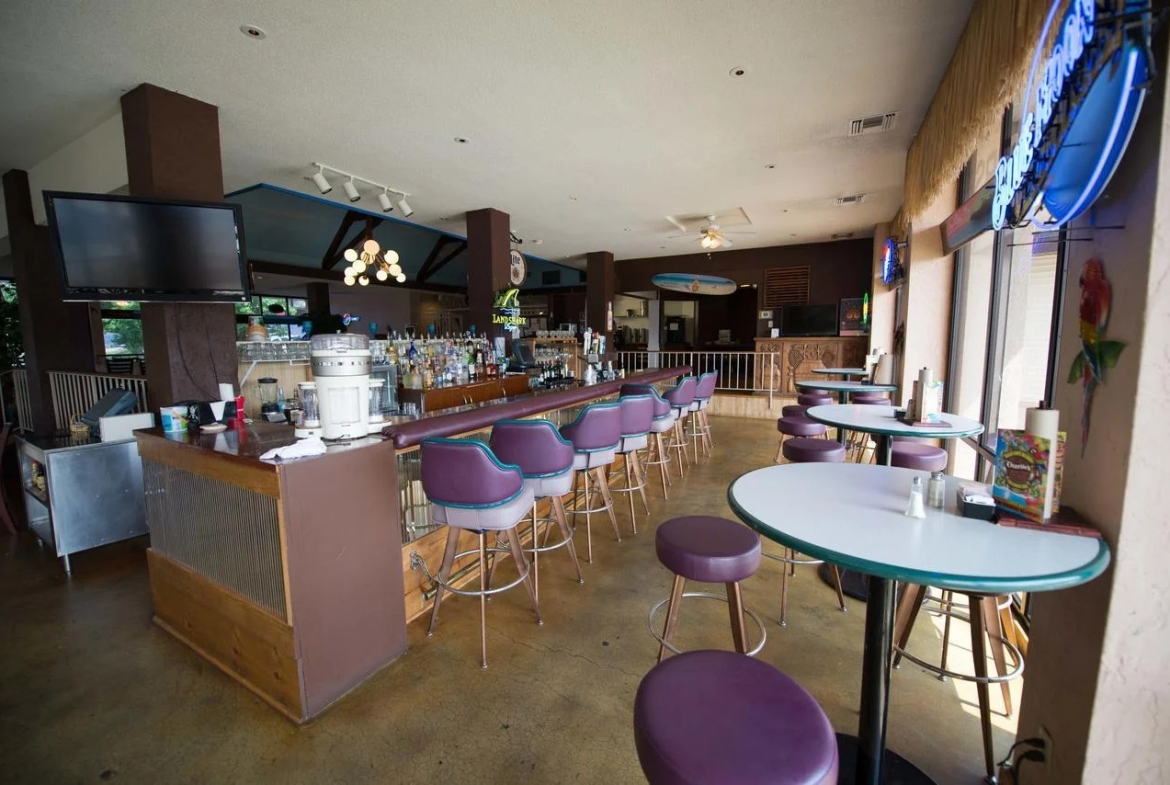 Branson Yacht Club At Rock Lane bar