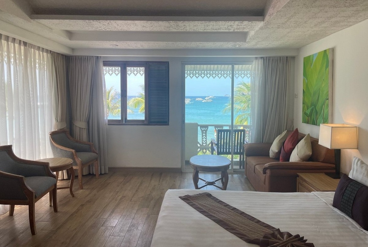 Sea Pearl Beach Resort living