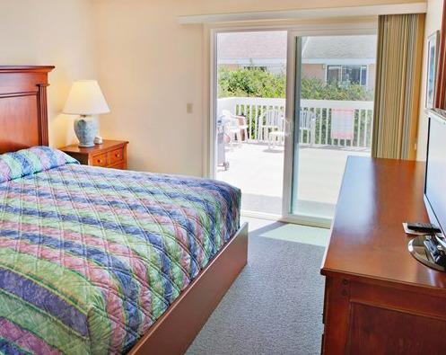 Channel Island Shores bedroom