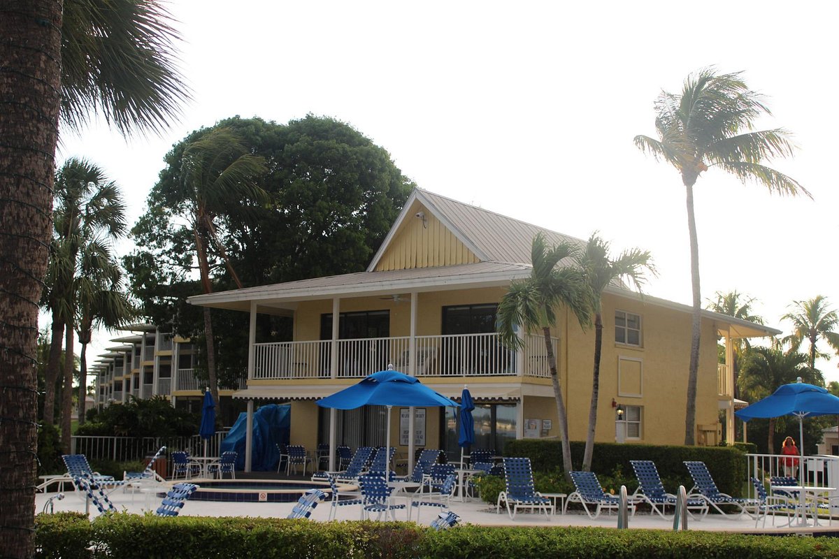 Charter Club Resort On Naples Bay