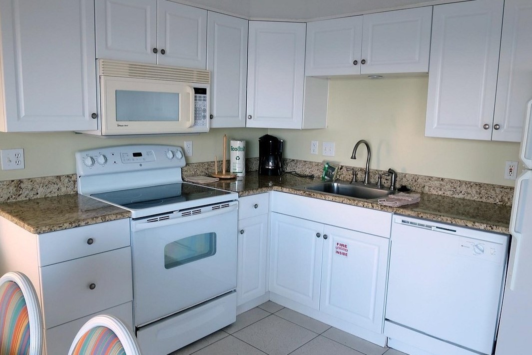 Coconut Palms Beach Resort kitchen
