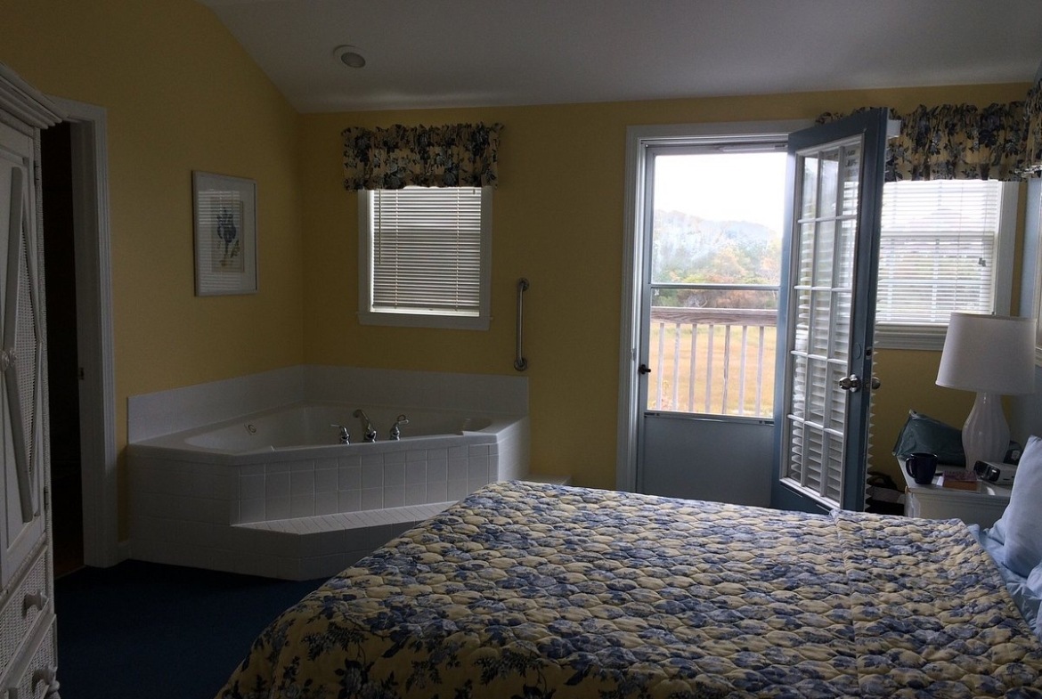 Colonial Acres Resort bedroom