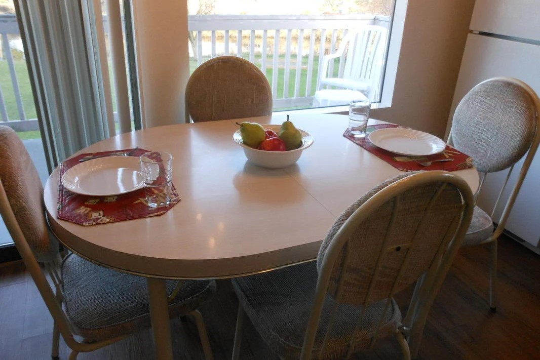 dining room at Cabana Club2