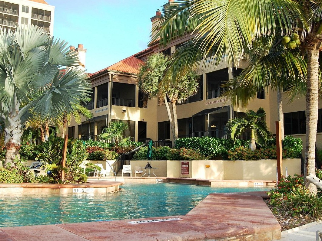 Eagles Nest On Marco Beach pool