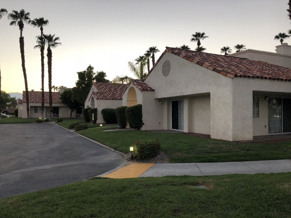 4 Seasons At Desert Breezes Resort