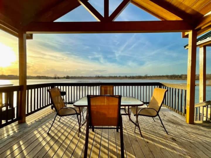 Fisherman’s Cove Lakeside Resort patio