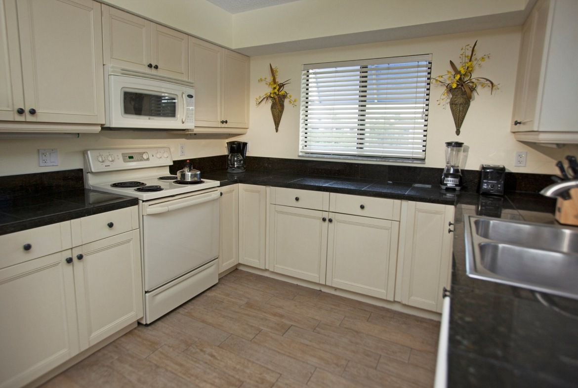 Gulf Tides Of Longboat Key kitchen