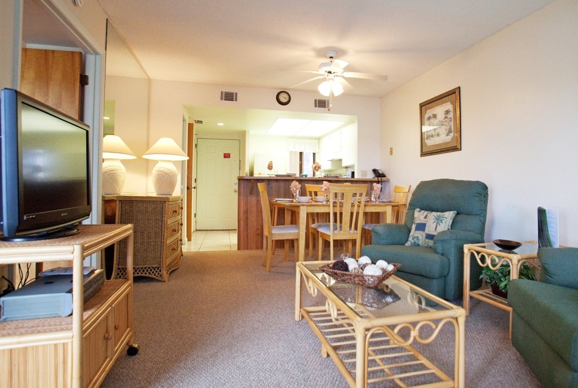 Harder Hall Lakeside Villas living room
