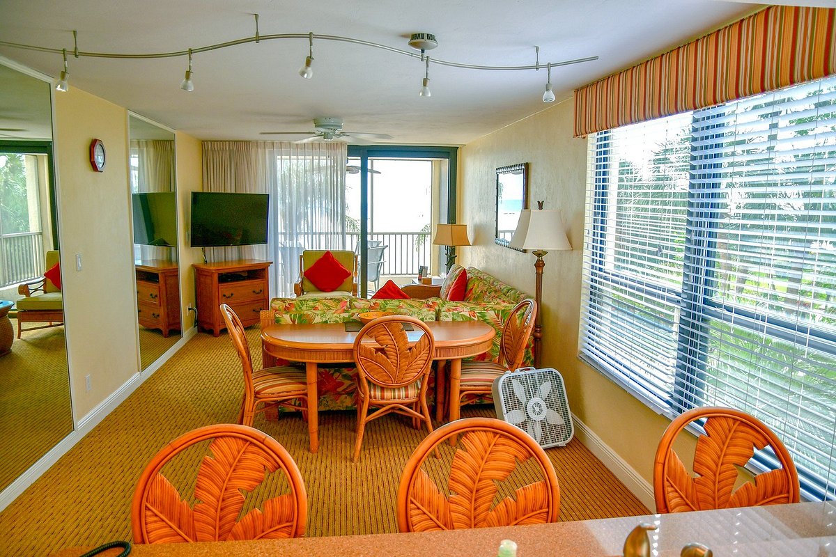 Seawatch On-The-Beach Dining Area Seawatch On-The-Beach Dining ARea