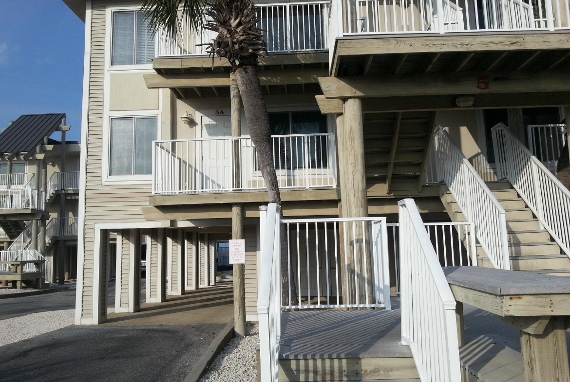 Holiday Beach Resort- Soundside