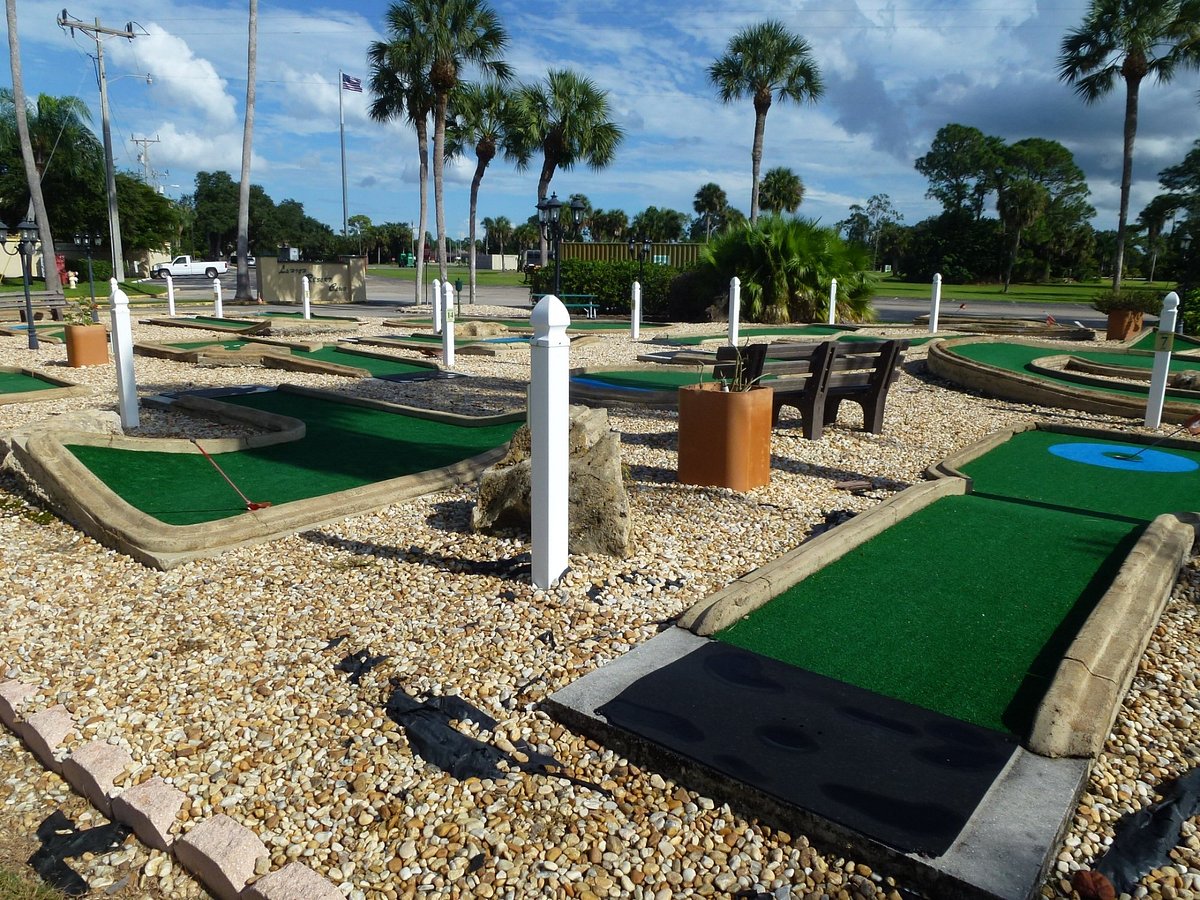 Lehigh Resort Club mini golf