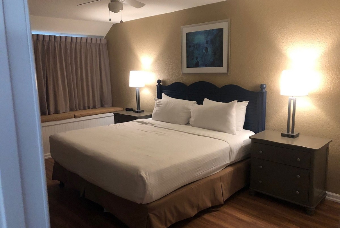 Orbit One Vacation Villas bedroom 2