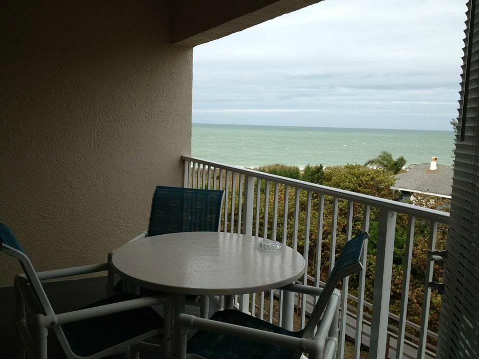 Sand Pebble Resort (Treasure Island) Balcony
