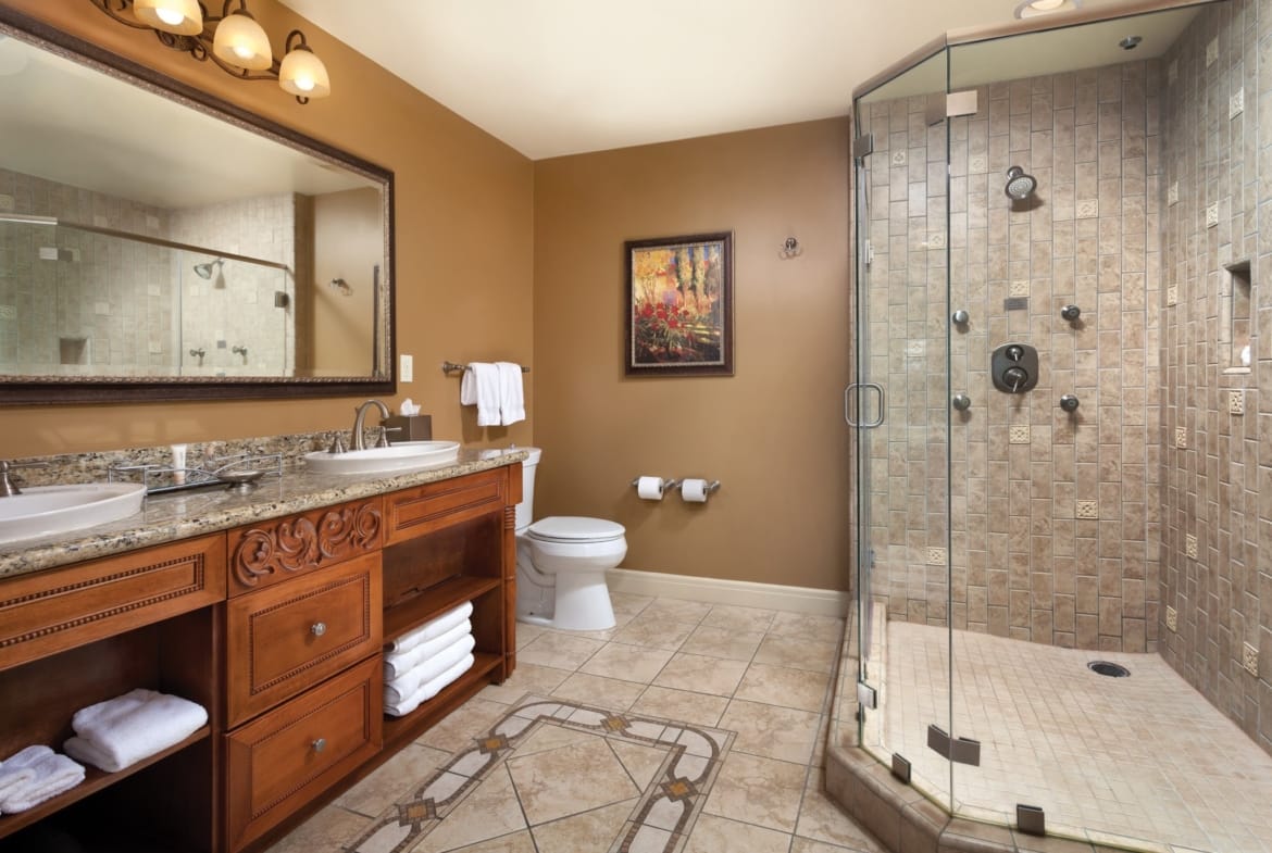 Shell Owners Club – Pacific bathroom