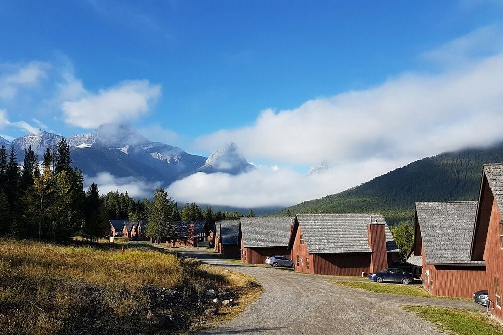 Banff Gate Mountain Resort Exterior