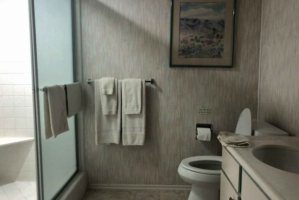 Casitas del Monte bath