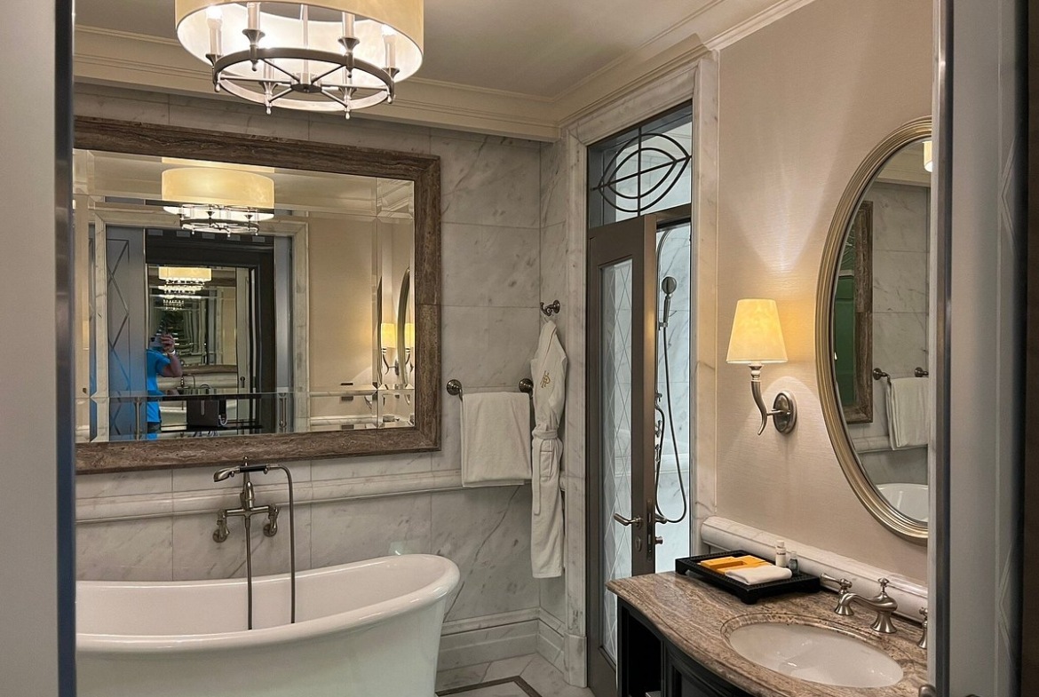 Habtoor Palace Dubai bathroom