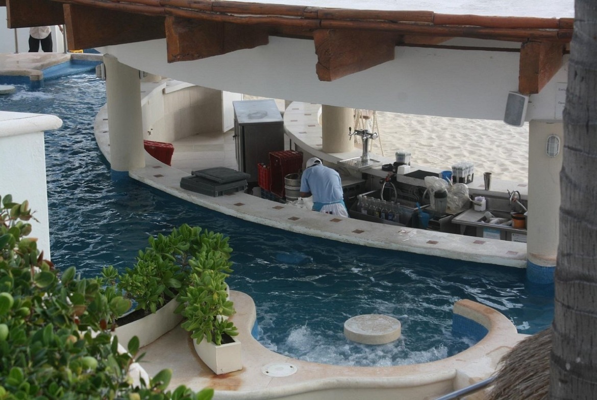 Wyndham Grand Cancun All-Inclusive Resort and Villas Pool Bar