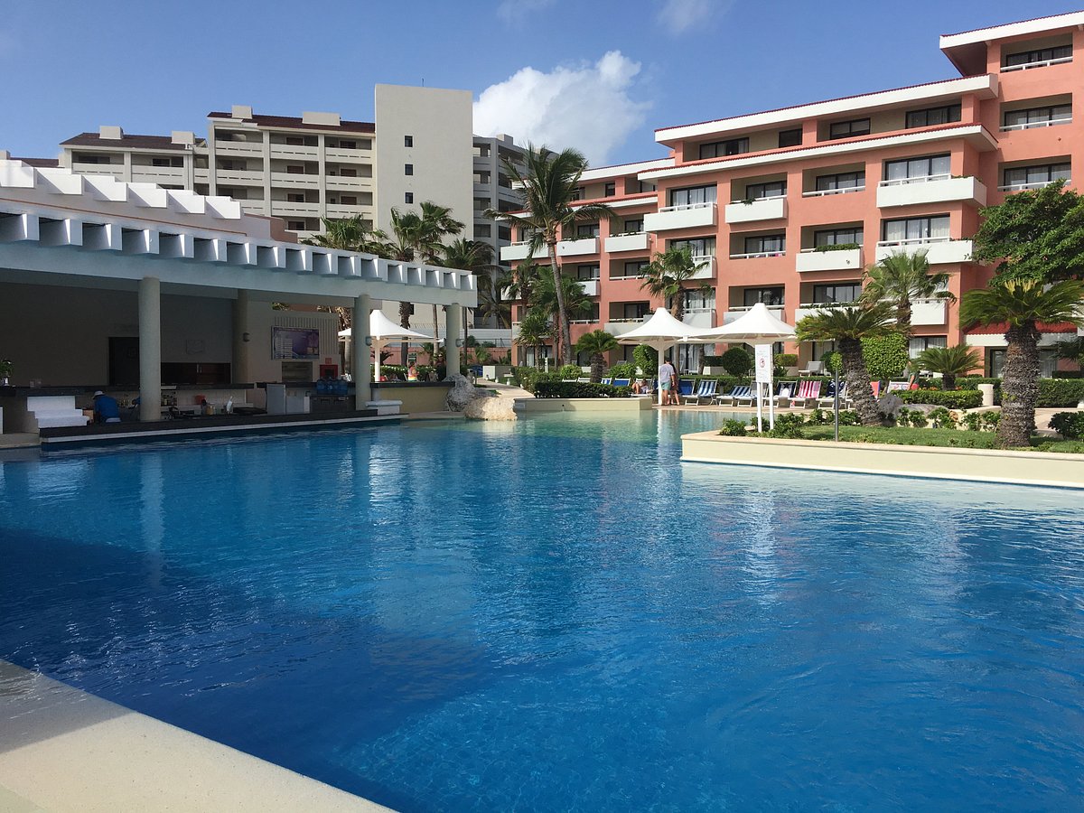 Wyndham Grand Cancun All-Inclusive Resort and Villas Pool Wyndham Grand Cancun All-Inclusive Resort and Villas Pool