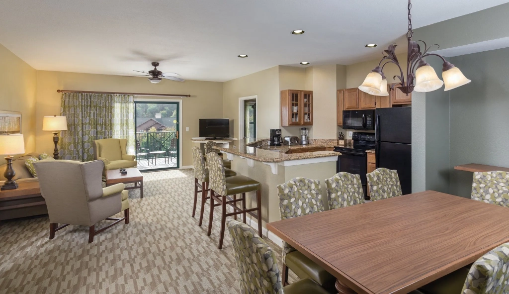 Club Wyndham Smoky Mountains Living and Dining Area