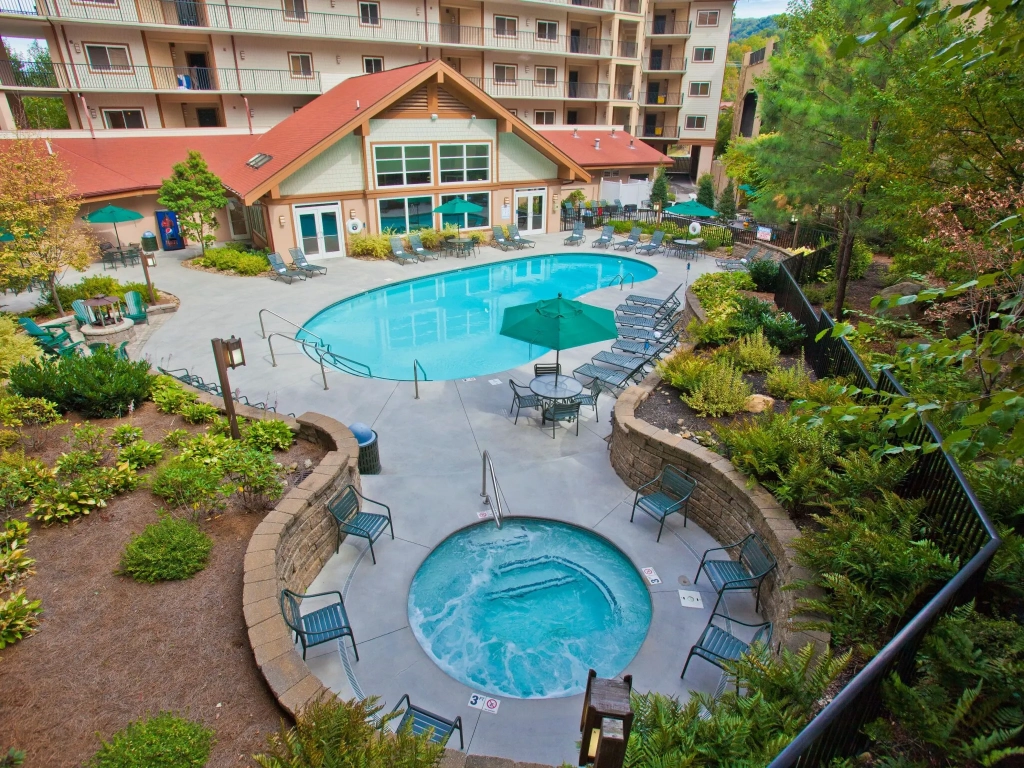 Holiday Inn Club Vacations at Smoky Mountain Resort Pool and Hot Tub