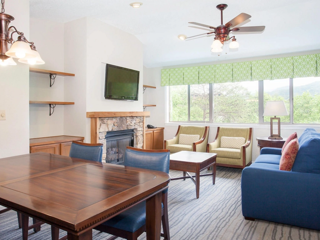 Mountainloft Dining Room - Bluegreen Vacation Reviews