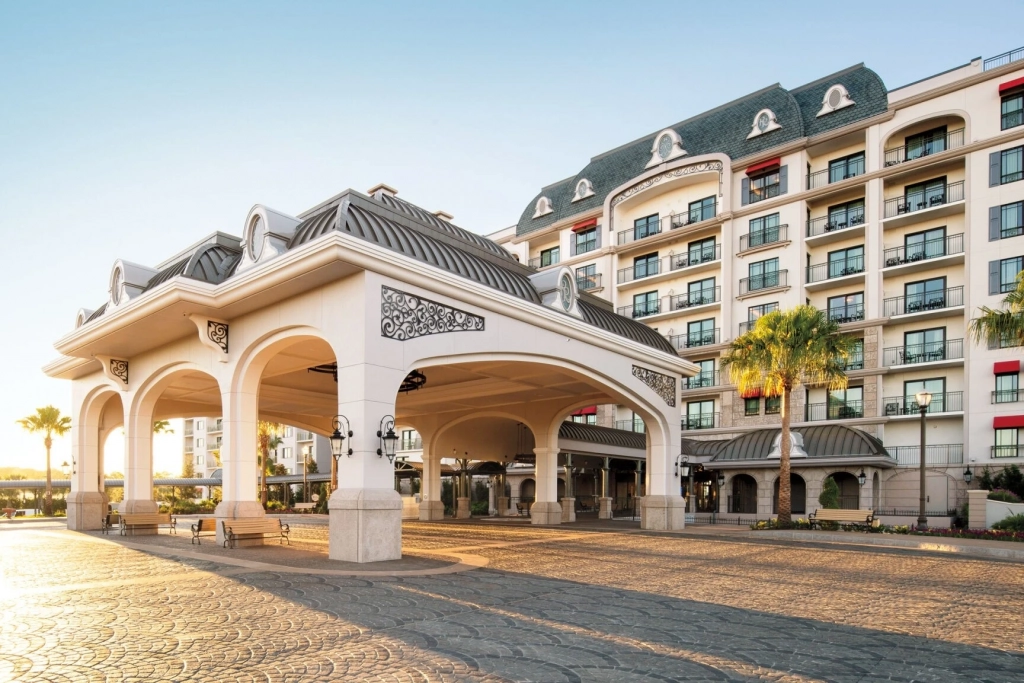 Riviera Resort Entrance