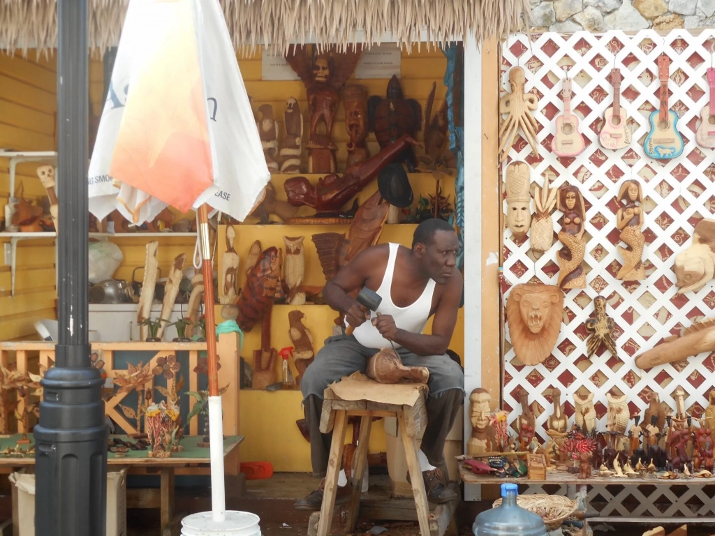 Nassau Vacation: Straw Market