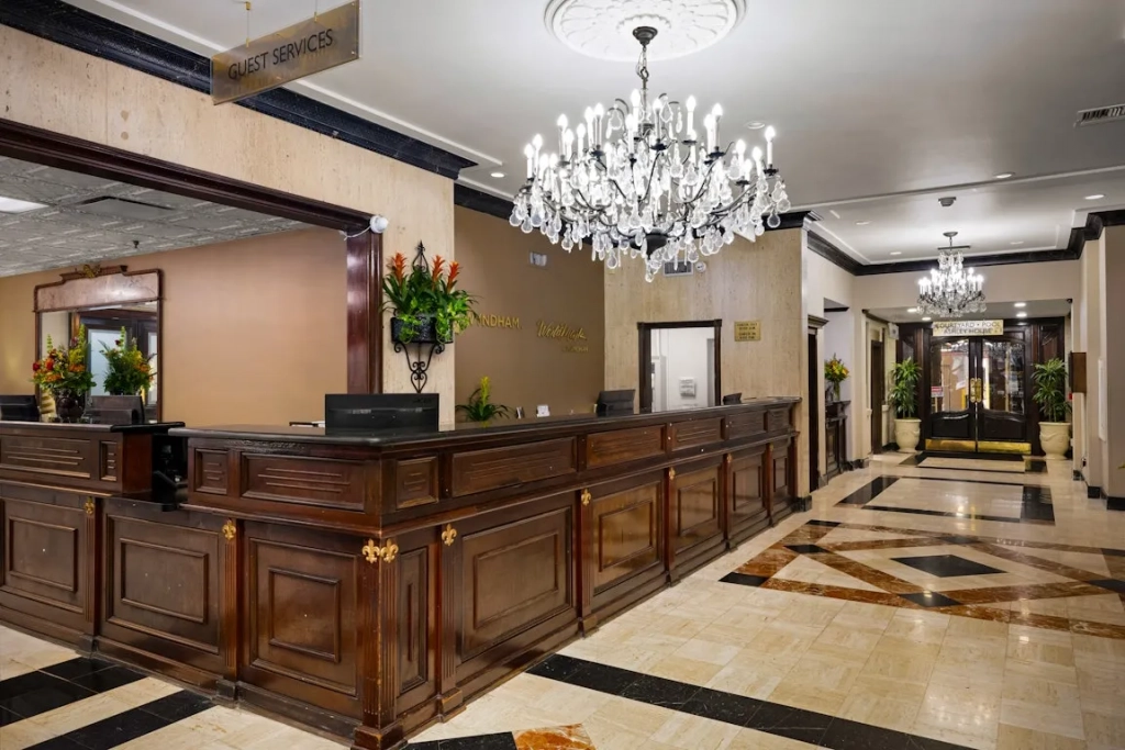 Timeshare New Orleans: Wyndham Avenue Plaza Lobby