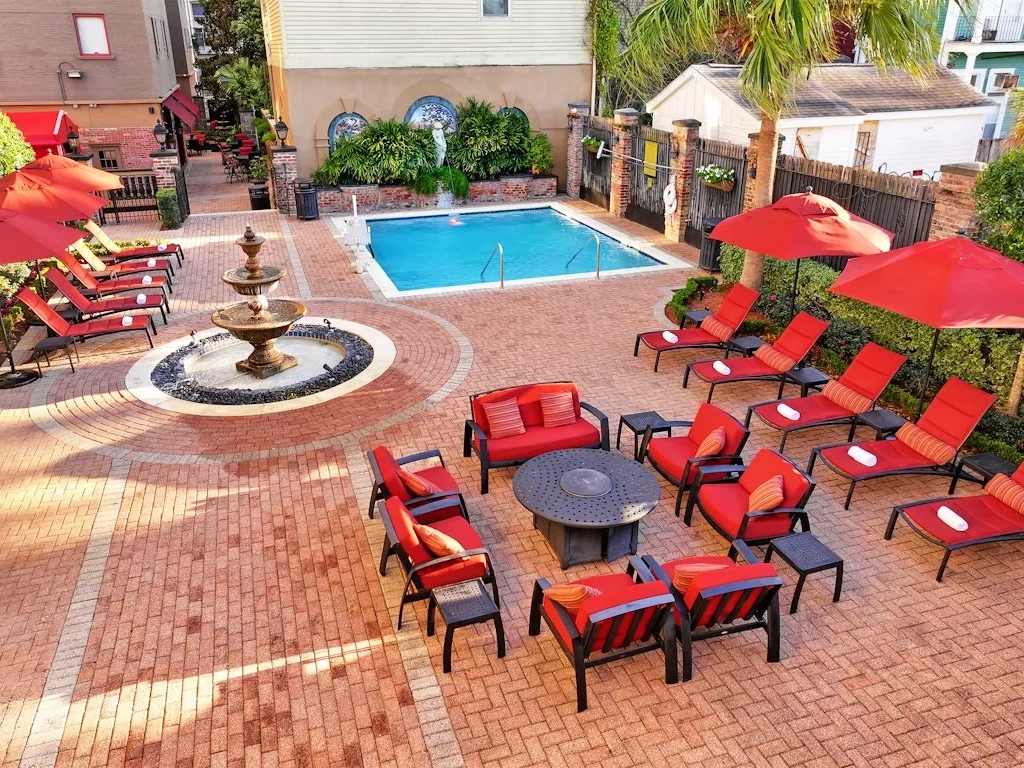 Wyndham New Orleans Timeshare  Avenue Plaza Courtyard
