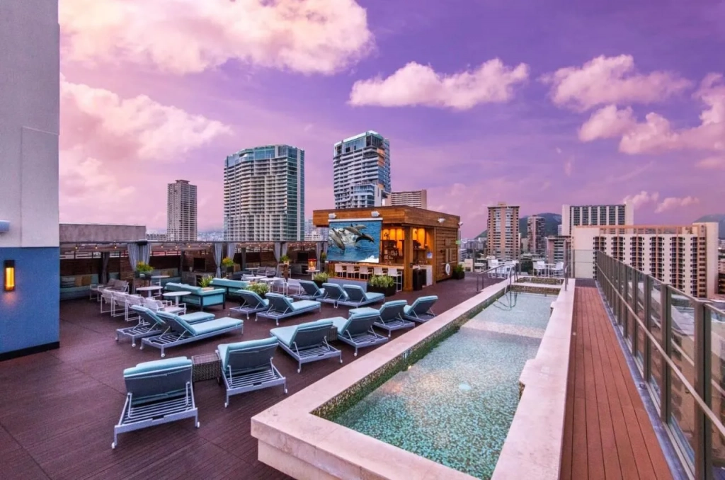 Hokulani Waikiki By Hilton Grand Vacations Pool