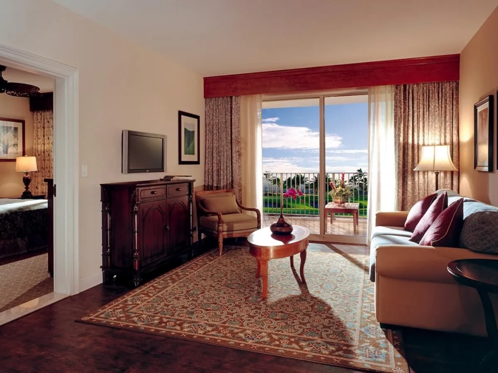 Best Hilton Resorts in Hawaii: Kings Land Living Room