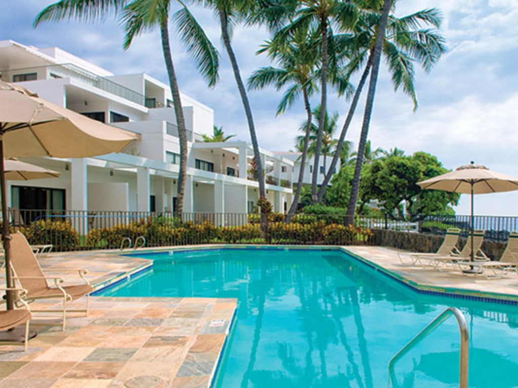 Oceanfront pool at Royal Sea Cliff resort, a property eligible for a timeshare deedback.