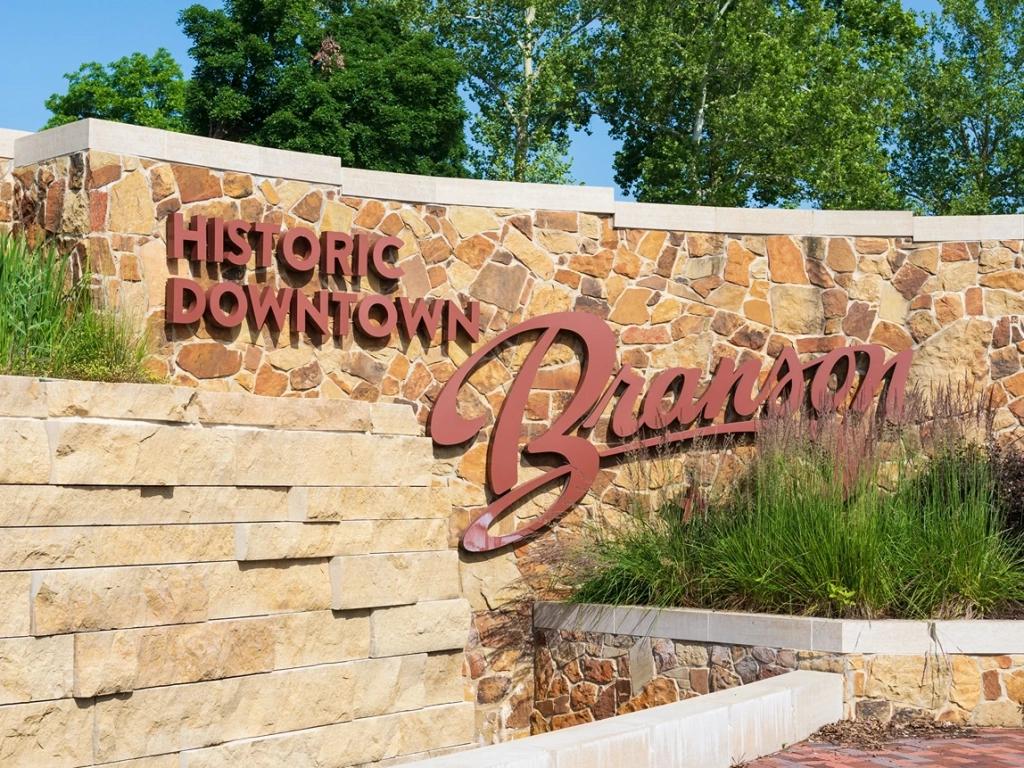 Historic Downtown Branson Sign