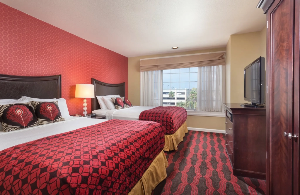 Timeshare in Anaheim CA: Peacock Suites Bedroom